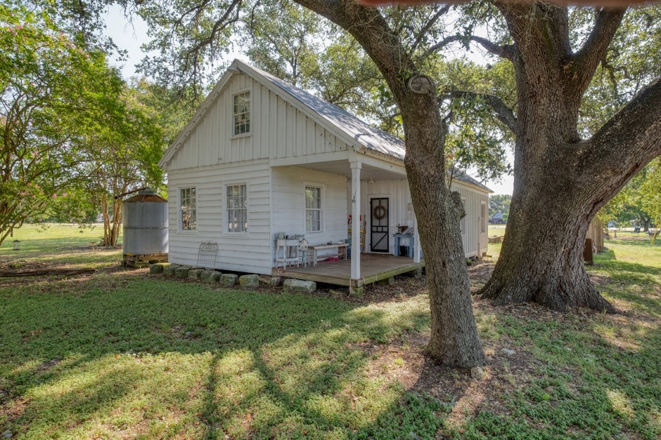 101 Zilss, La Grange, TX 78945, Presented by Paula Collins, Hart Land